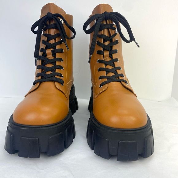 Chie Mihara 
Myla Suede Pumps Croc Textured Leather Gold T Strap Women’s - Picture 13 of 13